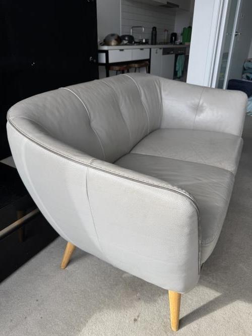 Second-hand Sofa - Photo 2)