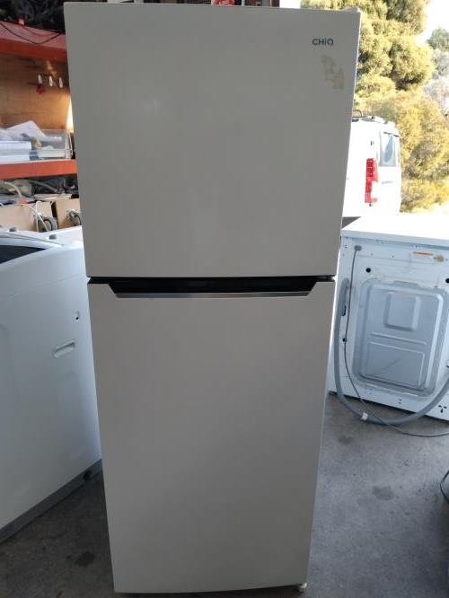 Second-hand Chiq 202L Top Mount Fridge - Photo 2)