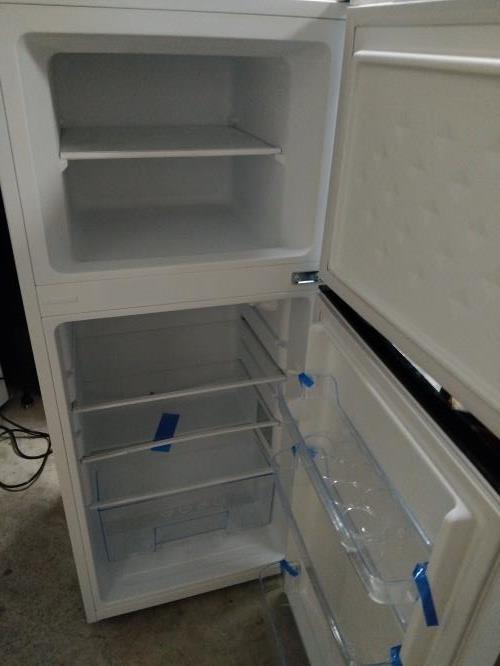 Second-hand Chiq 118L Top Mount Fridge - Photo 2)