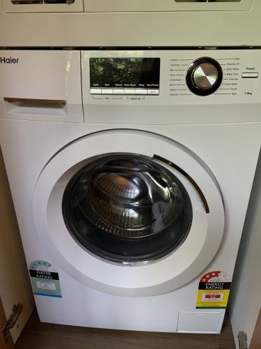 Second-hand Haier 7.5kg Front Load Washing Machine - Photo 2)