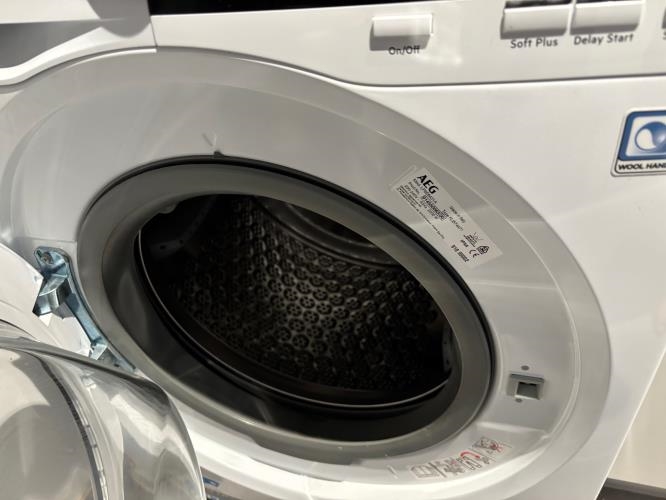 Second-hand AEG 8kg Front Load Washing Machine - Photo 2)