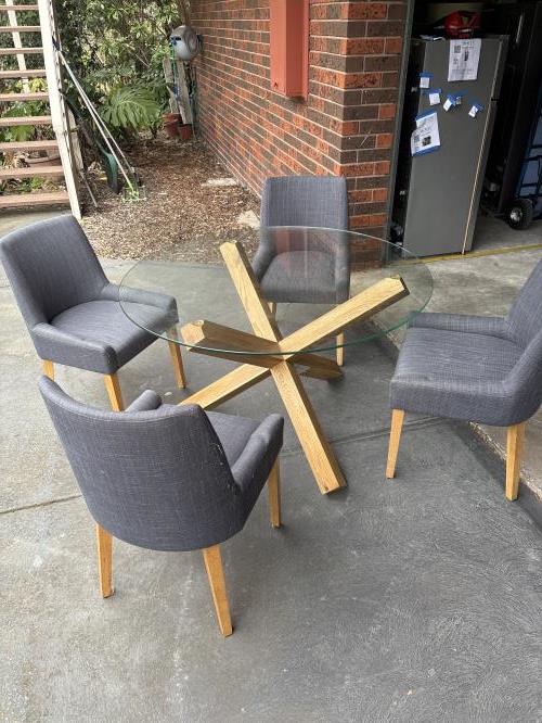 Second-hand Dining Table with 4 Chairs - Photo 2)