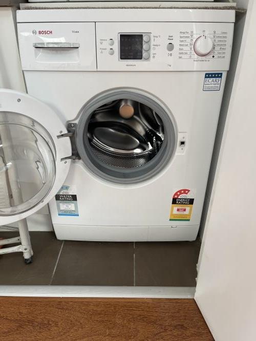 Second-hand Bosch 7kg Front Load Washing Machine - Photo 2)