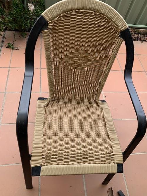 Second-hand Outdoor Table with 4 Chairs - Photo 2)