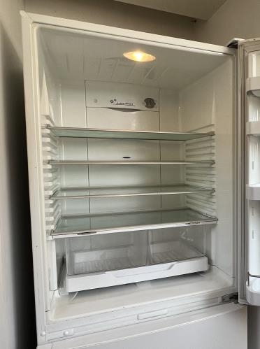 Second-hand Fisher & Paykel 404L Bottom Mount Fridge - Photo 2)