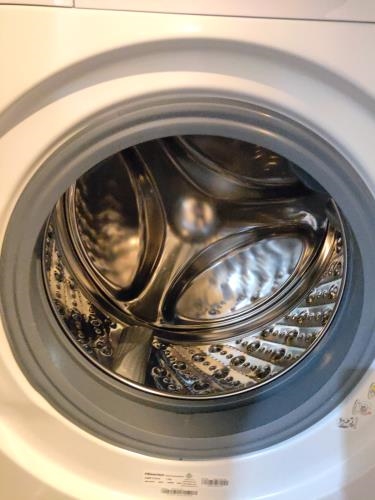 Second-hand Hisense 7.5kg Front Load Washing Machine - Photo 2)