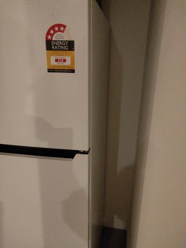 Second-hand Chiq 202L Top Mount Fridge - Photo 2)