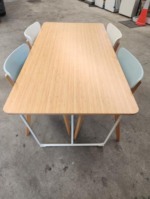 Second-hand IKEA Dining Table with 4 Chairs - Photo 2)
