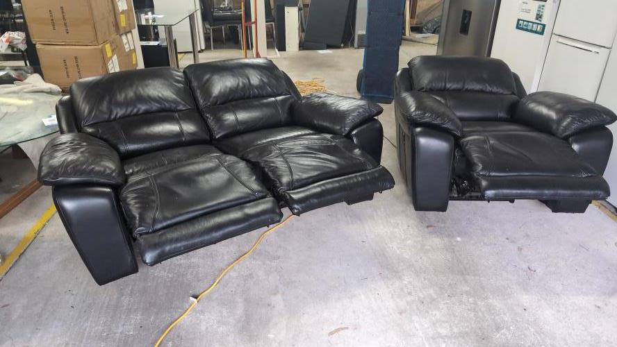 Second-hand Electric Recliner Sofa with matching Armchair - Photo 2)