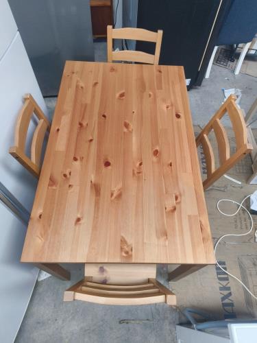 Second-hand IKEA Dining Table with 4 Chairs - Photo 2)