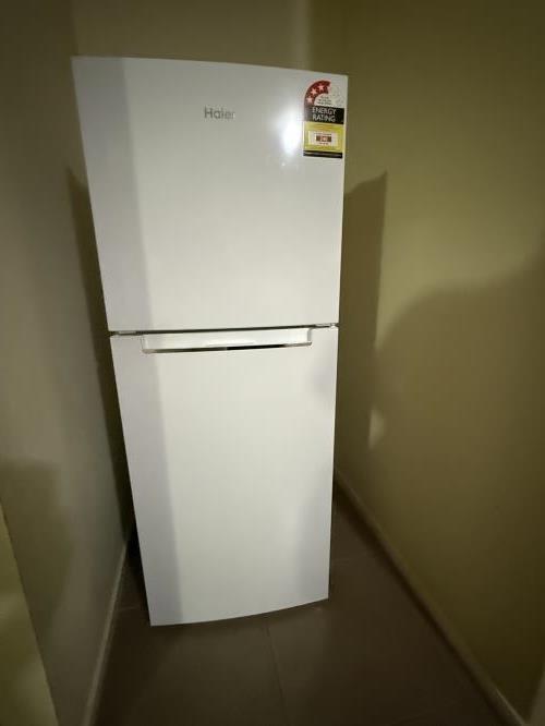 Second-hand Haier 198L Top Mount Fridge - Photo 2)