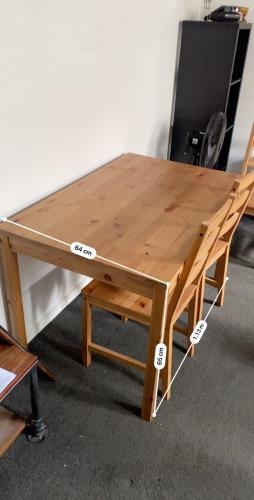 Second-hand Dining Table with 4 Chairs - Photo 2)