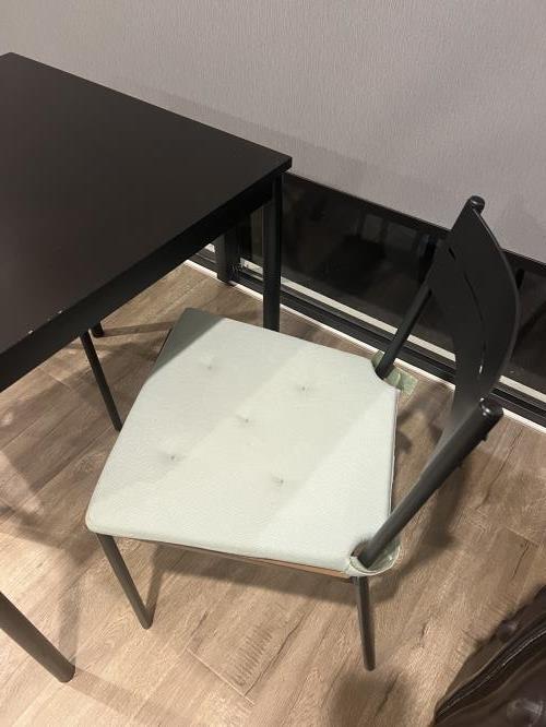 Second-hand IKEA Dining Table with 2 Chairs - Photo 2)