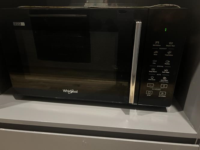 Second-hand Whirlpool Microwave - Photo 2)