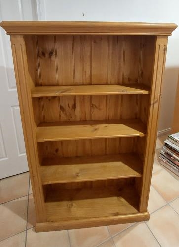 Second-hand Bookshelf - Photo 2)