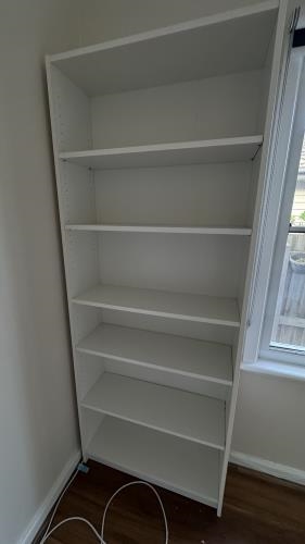 Second-hand  - Photo 2)