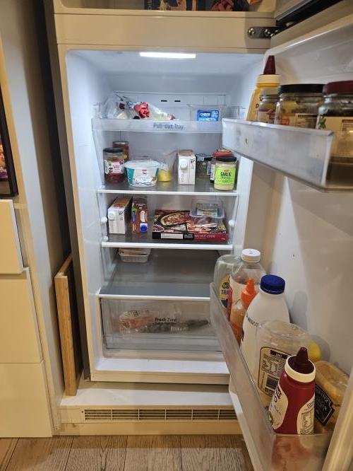 Second-hand LG 243L Top Mount Fridge - Photo 2)