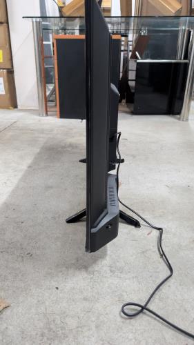 Second-hand Chiq 40 Inch TV (Model L40G7PG 40) - Photo 2)