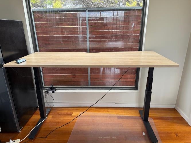 Second-hand Electric Sit-Stand Desk - Photo 2)