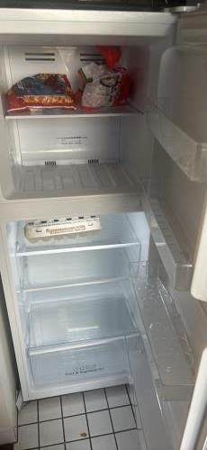 Second-hand Hisense 205L Top Mount Fridge - Photo 2)