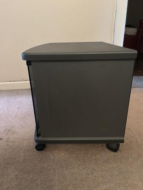 Second-hand TV Stand - Photo 2)