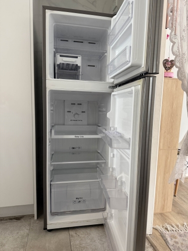 Second-hand Samsung 270L Top Mount Fridge - Photo 2)