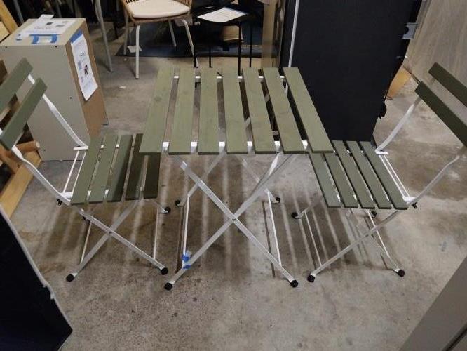 Second-hand Outdoor Table with 2 Chairs - Photo 2)