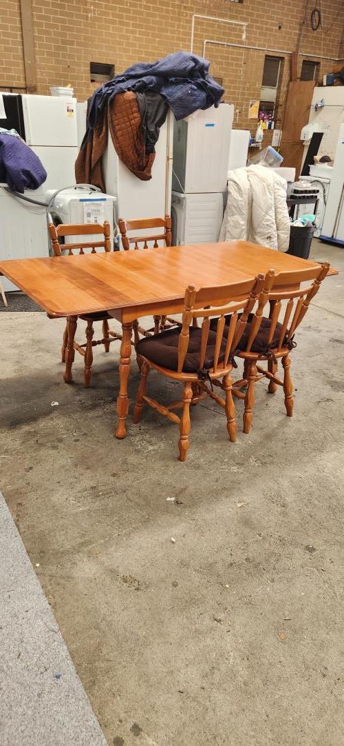 Second-hand Extendable Dining Table with 4 Chairs - Photo 2)