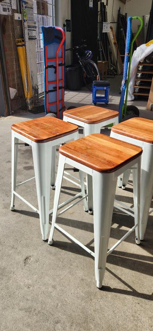 Second-hand Set of 4 Bar Stools - Photo 2)