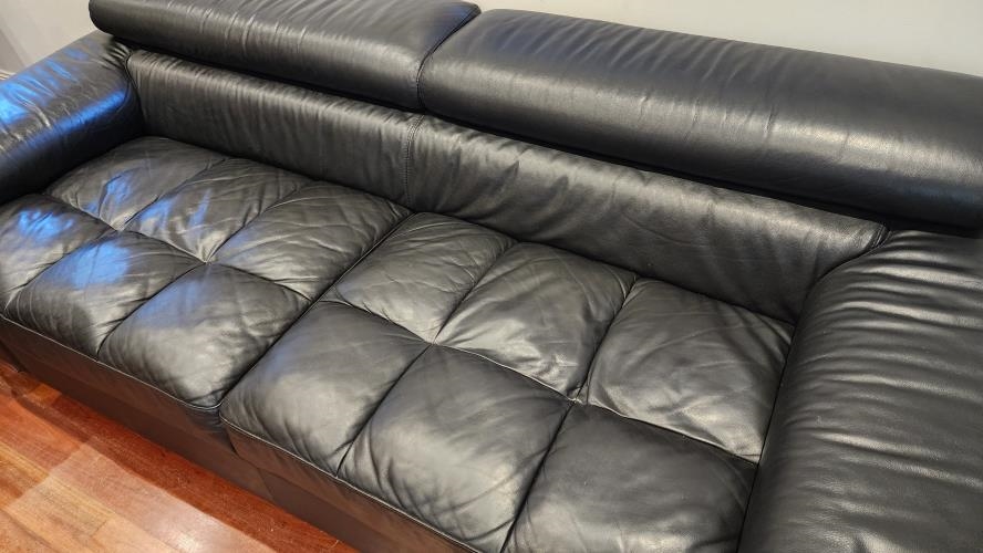 Second-hand Three Seater Sofa - Photo 2)