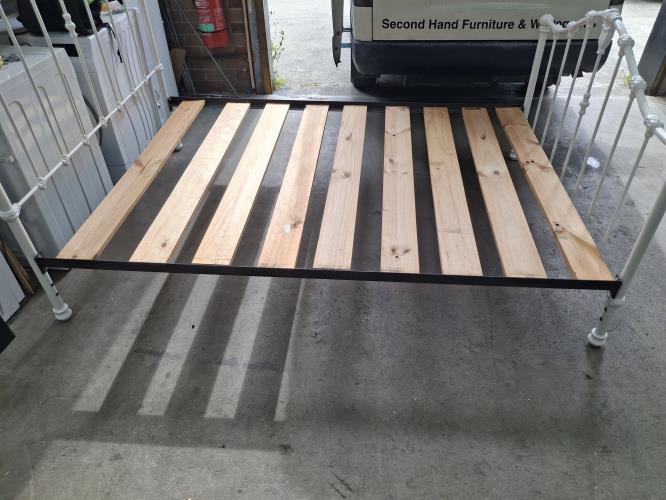 Second-hand Queen Size Bed Frame - Photo 2)