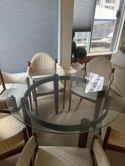 Second-hand Dining Table with 6 Chairs - Photo 2)