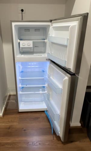 Second-hand Hisense 230L Top Mount Fridge - Photo 2)