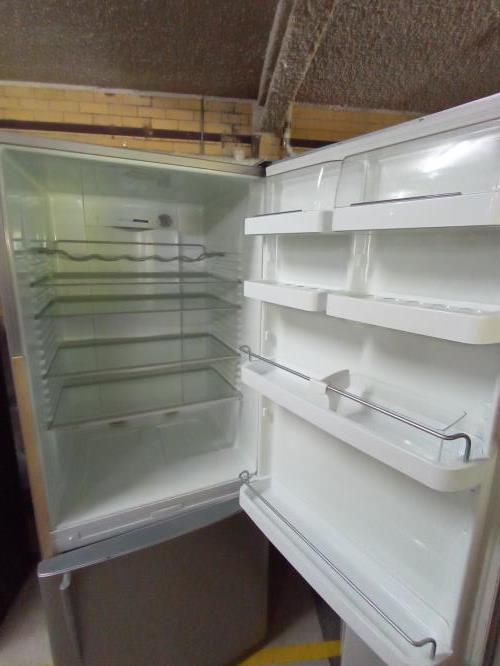 Second-hand Fisher & Paykel 442L Bottom Mount Fridge - Photo 2)