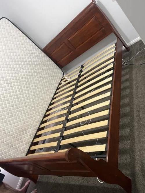 Second-hand Queen Size Bed Frame - Photo 2)