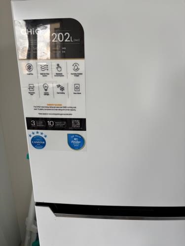 Second-hand Chiq 202L Top Mount Fridge - Photo 2)
