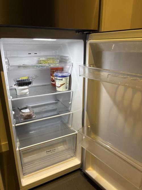 Second-hand LG 243L Top Mount Fridge - Photo 2)