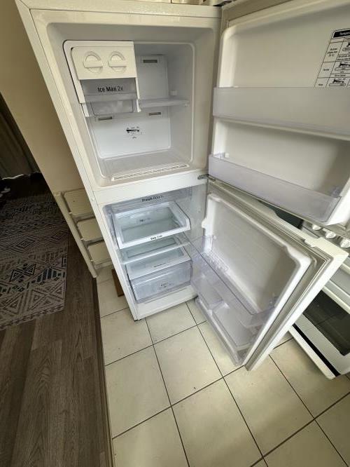Second-hand Samsung 255L Top Mount Fridge - Photo 2)