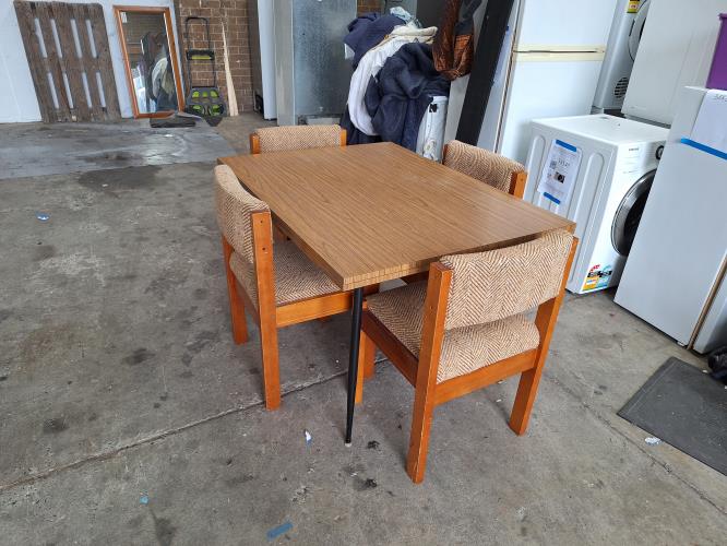 Second-hand Extendable Dining Table with 4 Chairs - Photo 2)