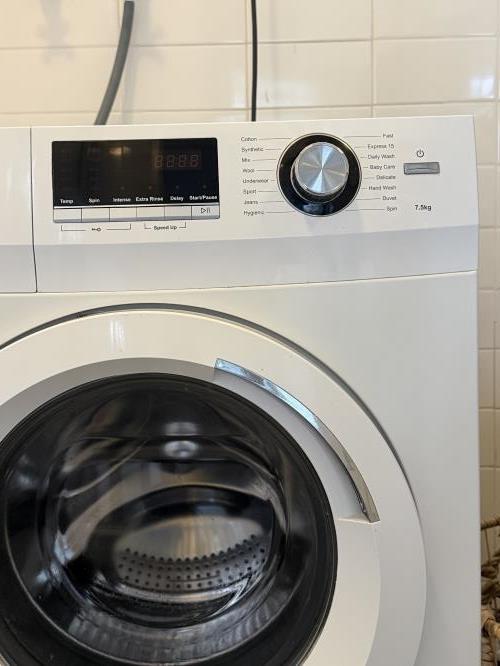 Second-hand Haier 7.5kg Front Load Washing Machine - Photo 2)