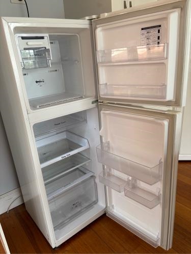 Second-hand Samsung 255L Top Mount Fridge - Photo 2)