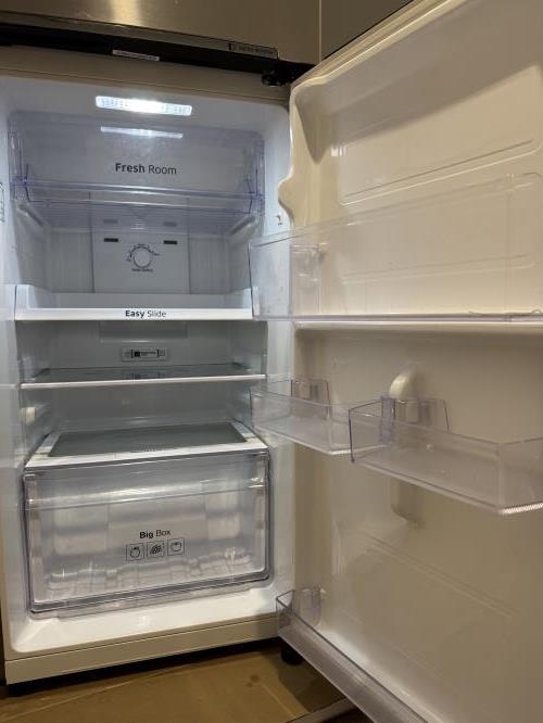Second-hand Samsung 255L Top Mount Fridge - Photo 2)