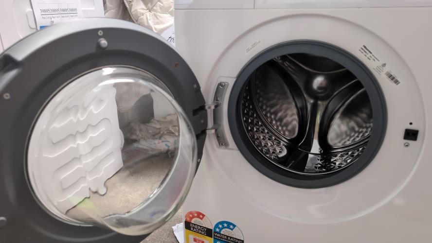 Second-hand Hisense 8kg Front Load Washing Machine - Photo 2)