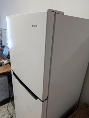 Second-hand Chiq 216L Top Mount Fridge - Photo 2)