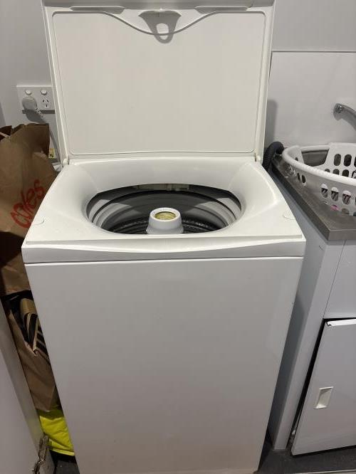 Second-hand Fisher & Paykel 5.5kg Top Load Washing Machine - Photo 2)
