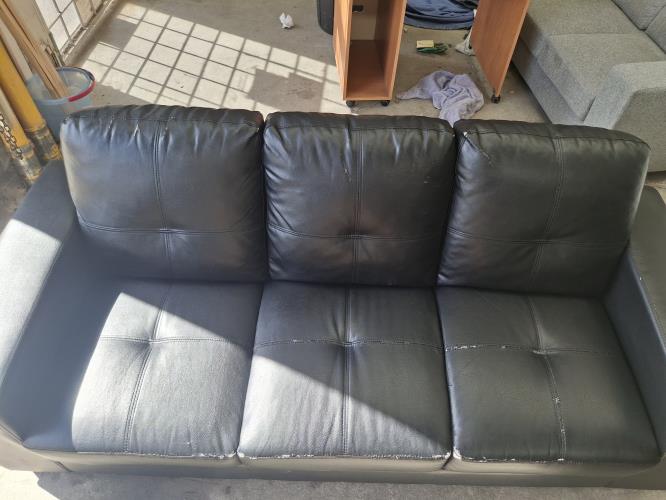 Second-hand Three Seater Sofa - Photo 2)