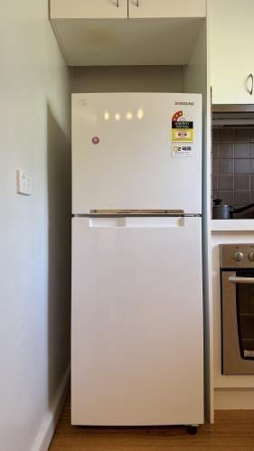 Second-hand Samsung 228L Top Mount Fridge - Photo 2)