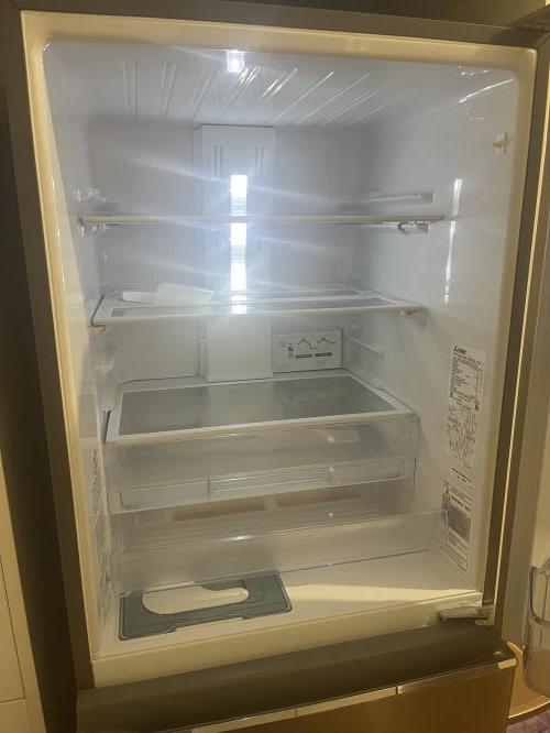 Second-hand Mitsubishi 370L Bottom Mount Fridge - Photo 2)