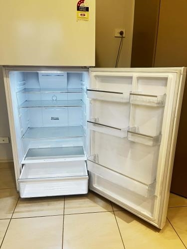 Second-hand Chiq 435L Top Mount Fridge - Photo 2)