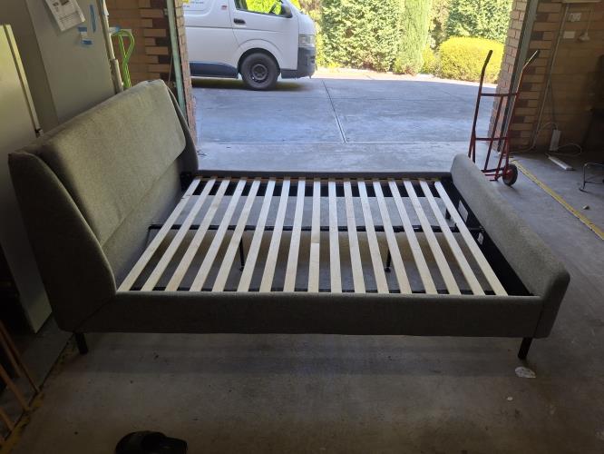 Second-hand Queen Size Bed Frame - Photo 2)